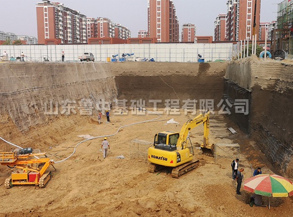 蓝光雍锦半岛基坑支护项目